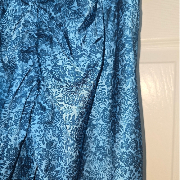 Beautiful blue statement dress by AMUR. - Picture 6 of 6